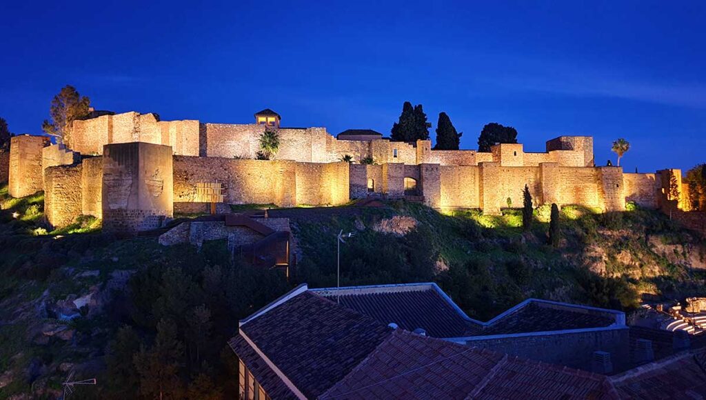 Aussicht auf Málaga’s Alcazaba von der Rooftop Bar La Terraza de La Alcazaba