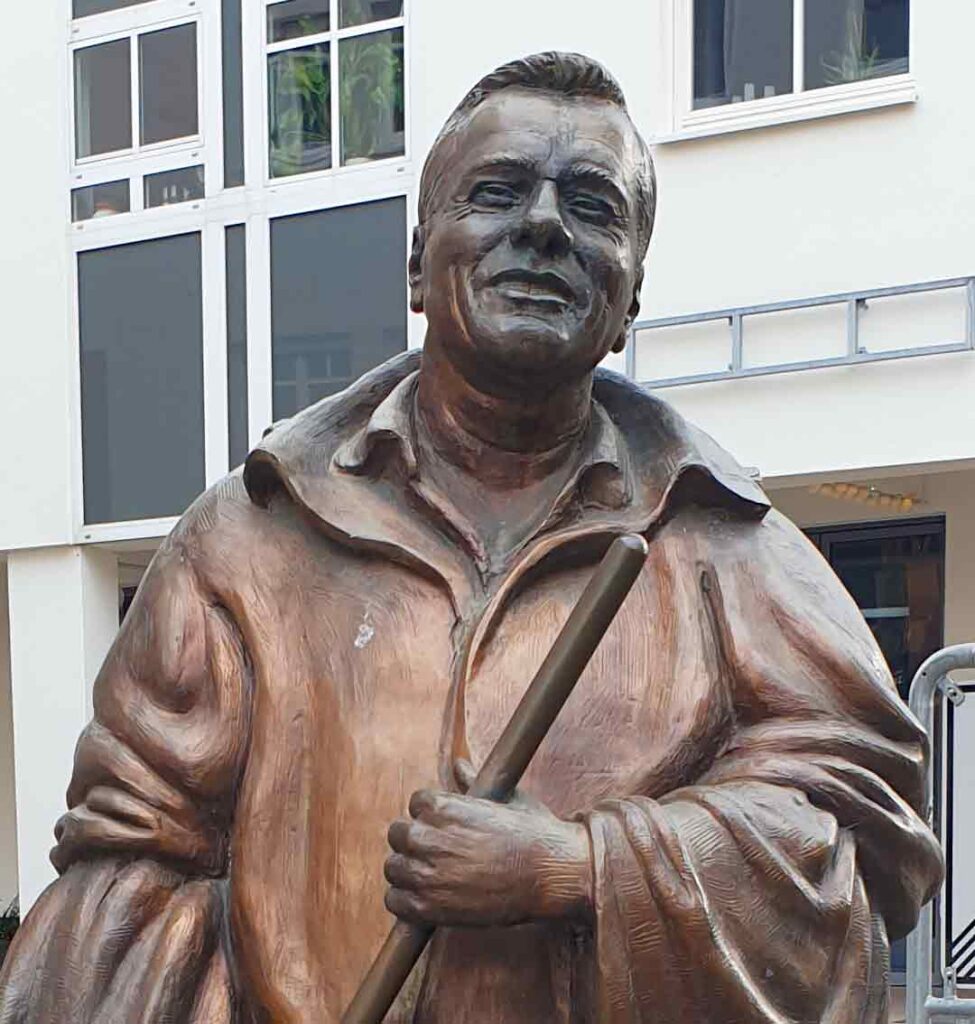 Statue Harry von de Gass