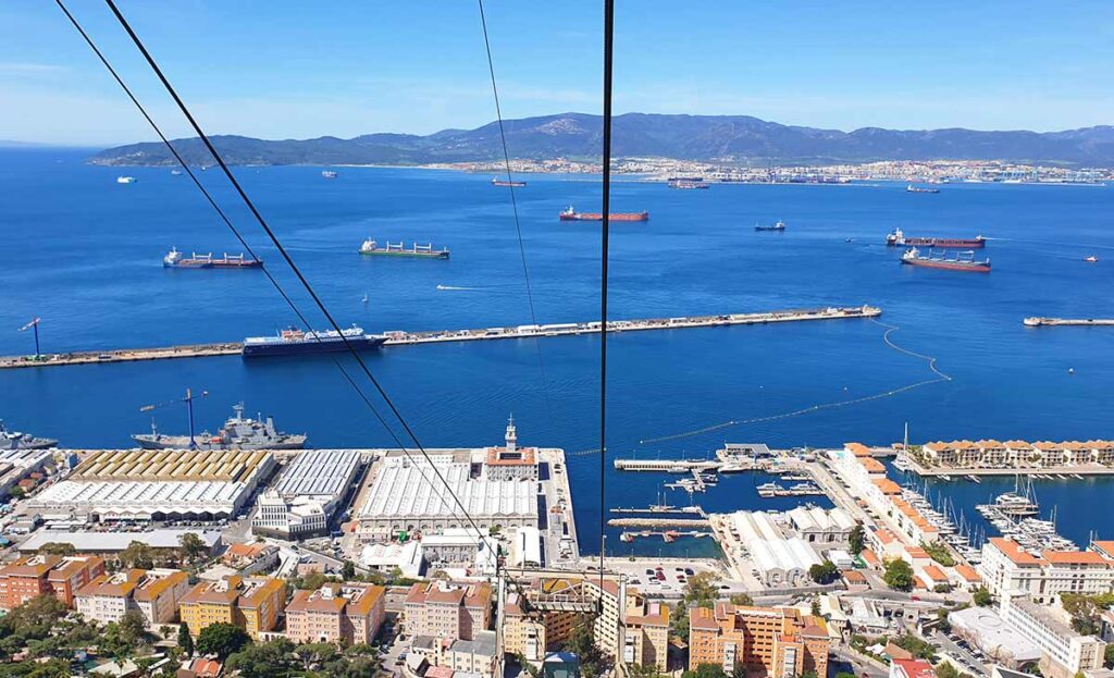 Aussicht von der Cable Car Bahn auf Gibraltar