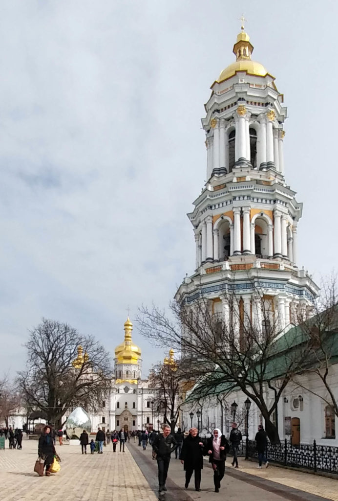 Glockenturm neben der Uspenski-Kathedrale in Kiew