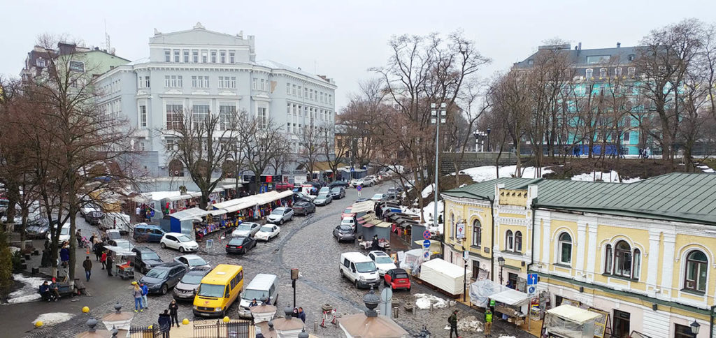 Markt vor der St. Andreaskirche in Kiew
