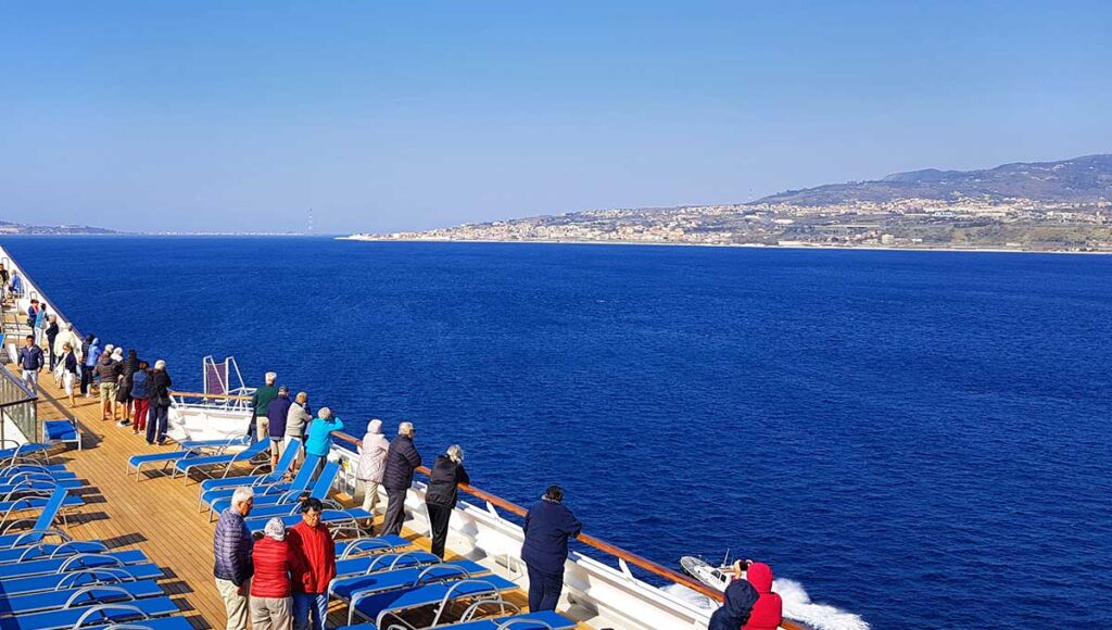 Aussicht auf Kalabrien vom Kreuzfahrtschiff Costa Fortuna