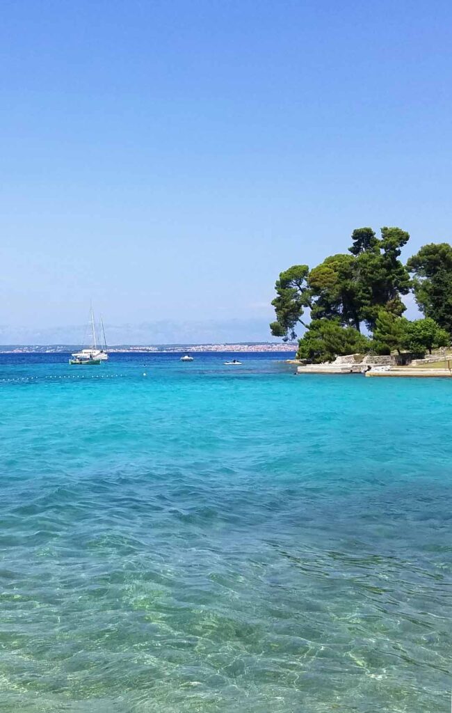 Meer auf der Insel Ugljan in Kroatien