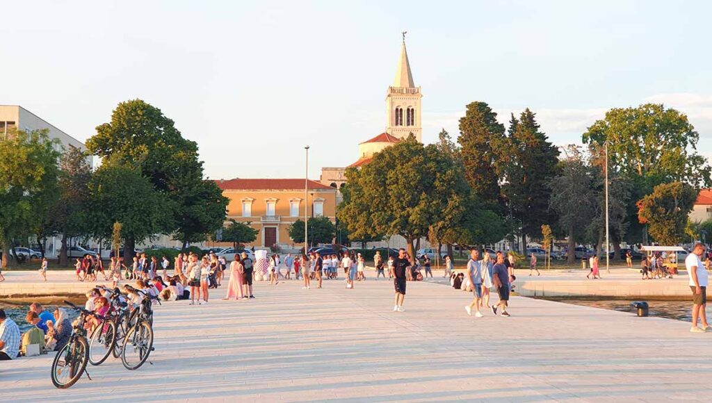 Mole an der Riva mit Blick auf das Forum in Zadar