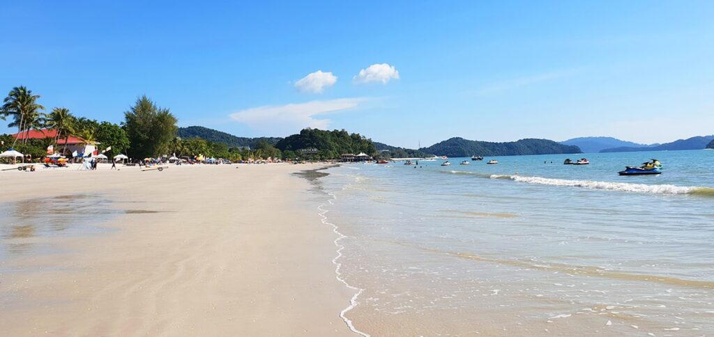 Cenang Beach auf Langkawi in Malaysia