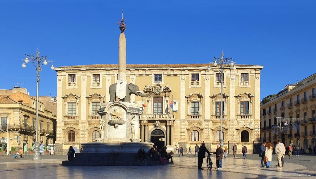 Fontana dell'Elefante (Elefantenbrunnen) auf dem Piazza del Duomo