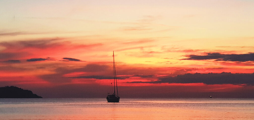 Sonnenuntergang am Charlie Beach