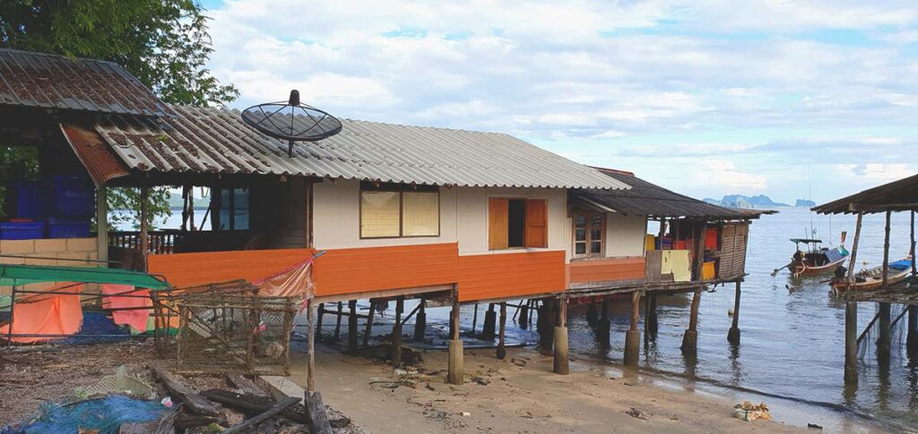 Stelzenhaus am Meer auf Koh Mook