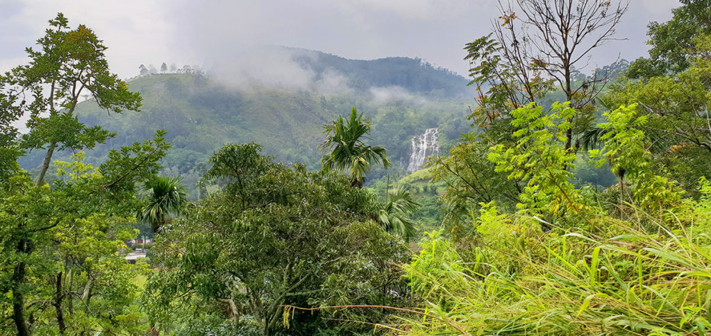 Sri Lanka Hochland Zugfahrt Wasserfall Ella Kandy