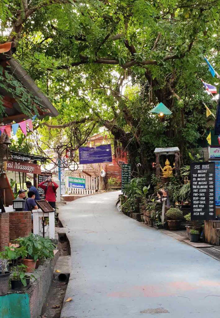 Detail der Walking Street auf Koh Lipe