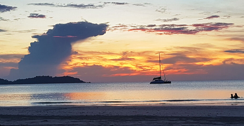 Sonnenuntergang am Charlie Beach