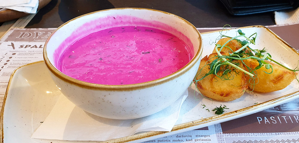 Spezialität Litauen - kalte rote Beete Suppe