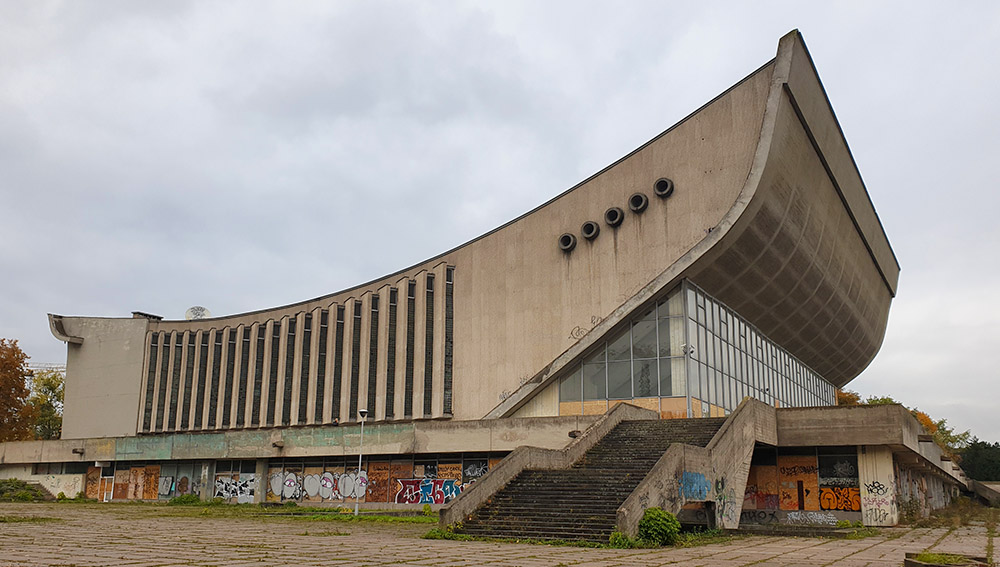 Der ehemalige Sportpalast - sovietische Architektur in Vilnius